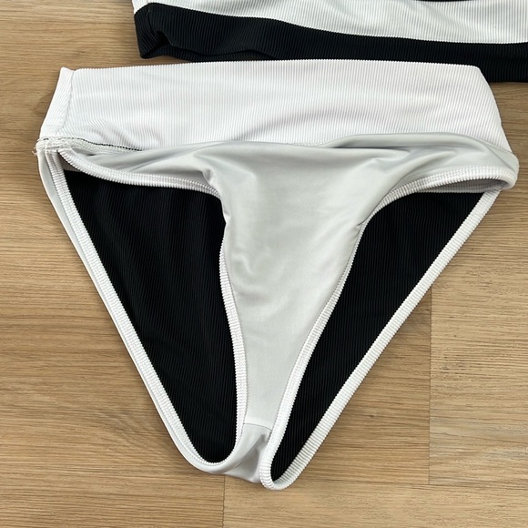 COPY - Beach Riot Bikini - Picture 4 of 4